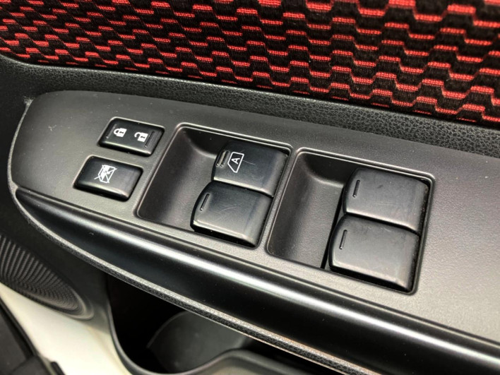 2015 Nissan Note DBA-E12 (UW-69f6bbe06ac5a)[20]