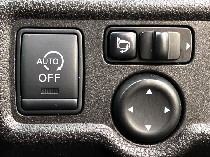 2015 Nissan Note DBA-E12 (UW-69f6bbe06ac5a)[21]