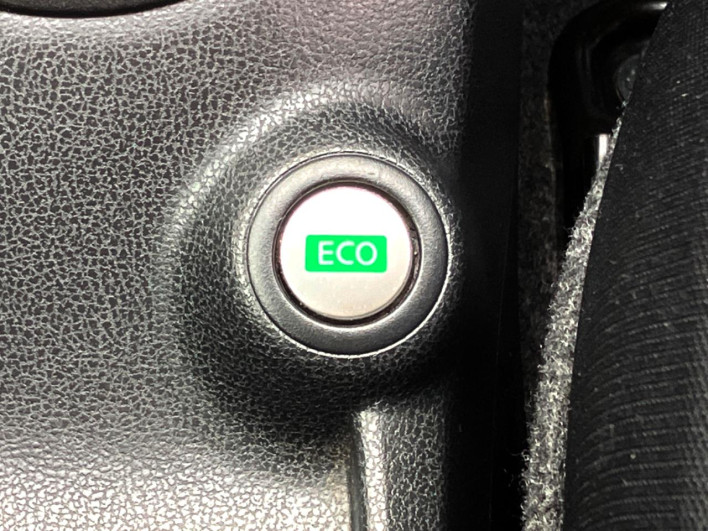 2015 Nissan Note DBA-E12 (UW-69f6bbe06ac5a)[28]
