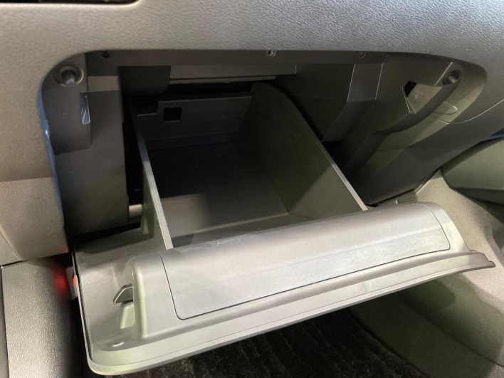 2021 Nissan Note 6AA-E13 (UW-69f6bbe2b9dfd)[24]