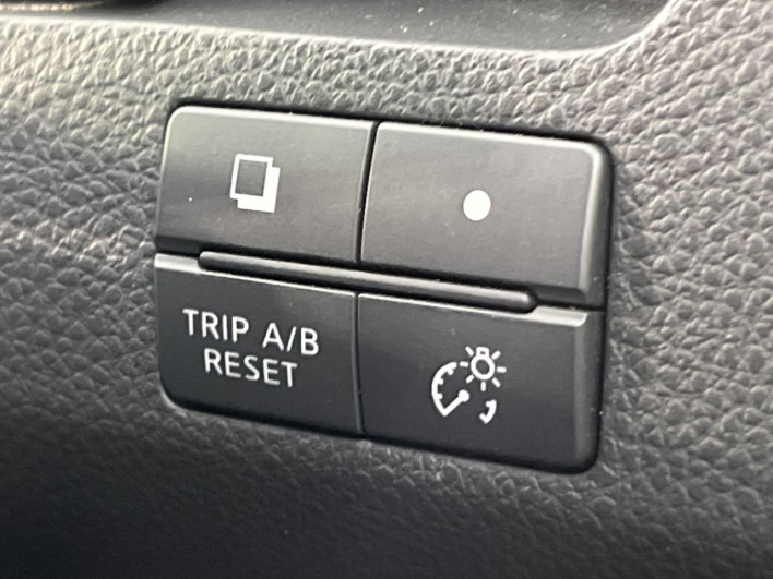 2012 Nissan Serena DBA-FC26 (UW-69f6bbe41f408)[14]