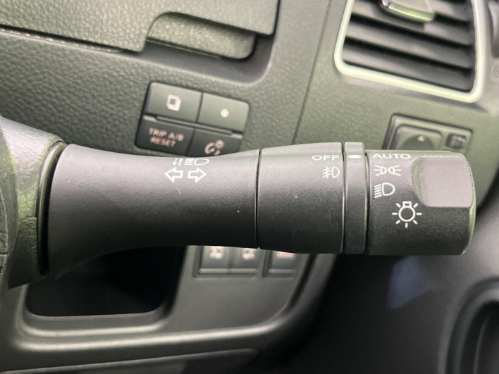 2012 Nissan Serena DBA-FC26 (UW-69f6bbe41f408)[8]