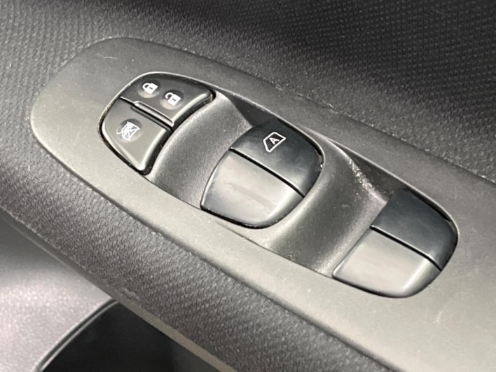 2012 Nissan Serena DBA-FC26 (UW-69f6bbe41f408)[19]