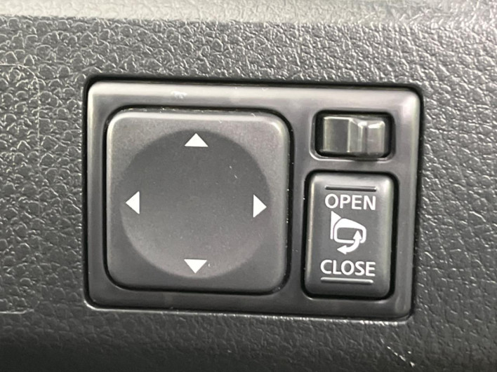 2012 Nissan Serena DBA-FC26 (UW-69f6bbe41f408)[13]