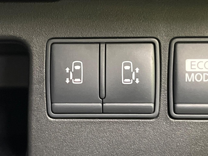 2012 Nissan Serena DBA-FC26 (UW-69f6bbe41f408)[11]