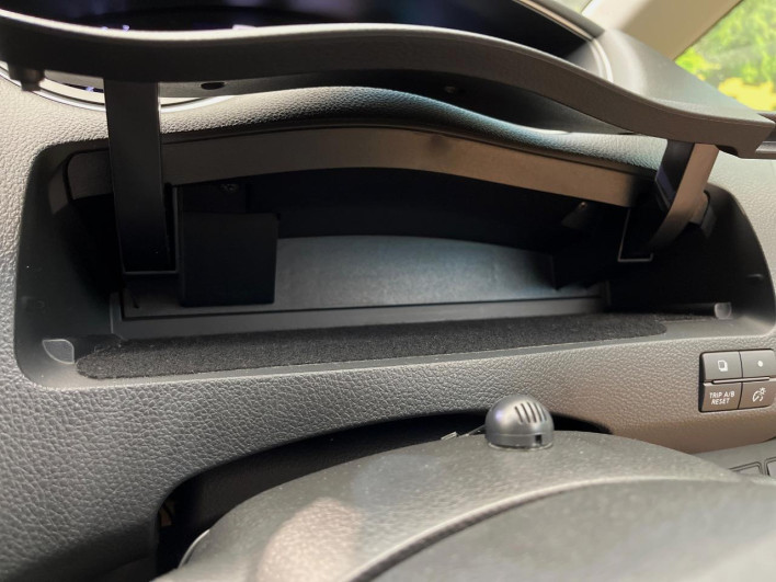2014 Nissan Serena DBA-FNC26 (UW-69f6bbe890c6a)[19]