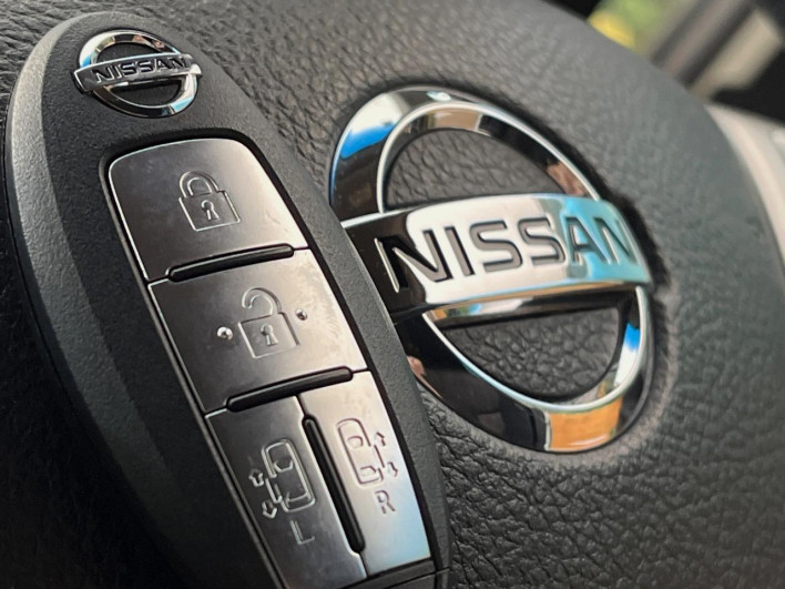 2014 Nissan Serena DBA-FNC26 (UW-69f6bbe890c6a)[28]