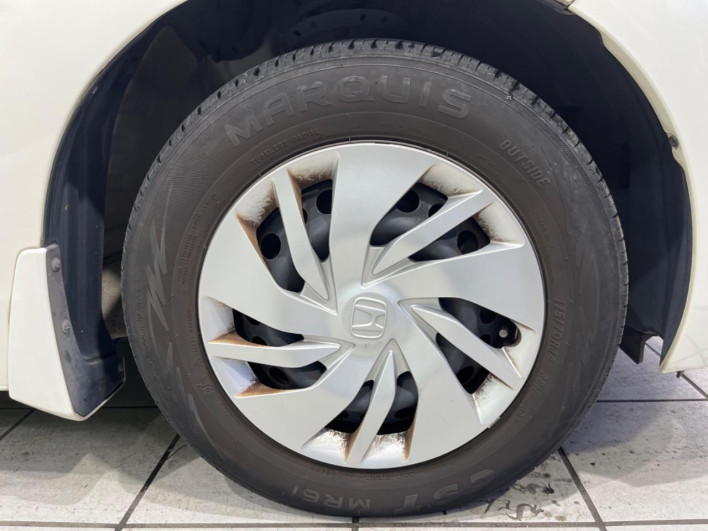 2016 Honda Fit DBA-GK3 (UW-69f6bbfb3f75a)[21]