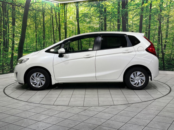 2016 Honda Fit DBA-GK3 (UW-69f6bbfb3f75a)[11]