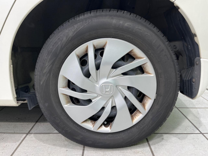 2016 Honda Fit DBA-GK3 (UW-69f6bbfb3f75a)[19]