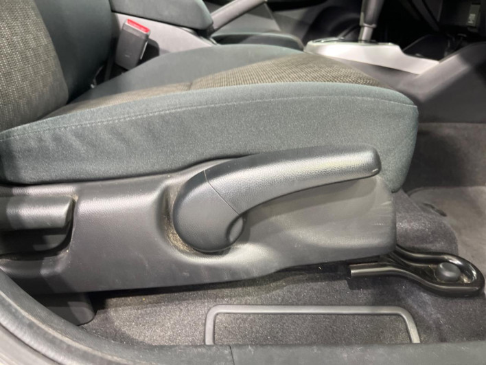 2016 Honda Fit DBA-GK3 (UW-69f6bbfb3f75a)[28]