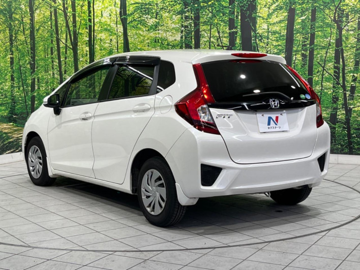 2016 Honda Fit DBA-GK3 (UW-69f6bbfb3f75a)[10]