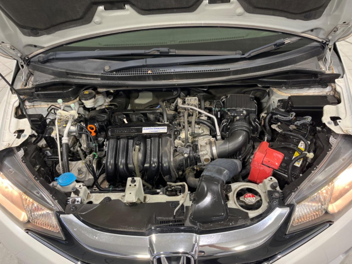 2016 Honda Fit DBA-GK3 (UW-69f6bbfb3f75a)[15]