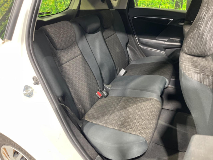 2016 Honda Fit DBA-GK3 (UW-69f6bbfb3f75a)[26]