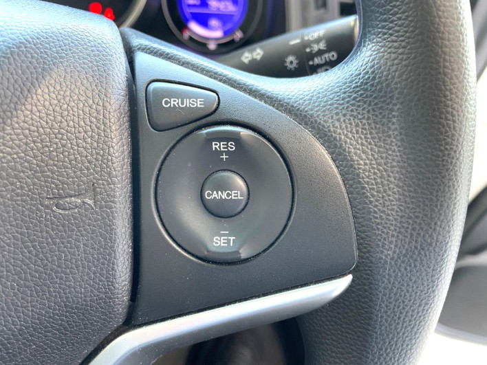 2017 Honda Fit DBA-GK3 (UW-69f6bbfbbe233)[9]