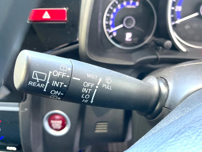 2017 Honda Fit DBA-GK3 (UW-69f6bbfbbe233)[12]