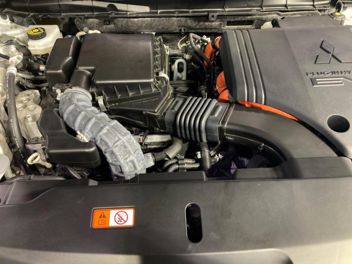 2022 Mitsubishi OUTLANDER PHEV 5LA-GN0W (UW-69f6bbfd2f14e)[7]