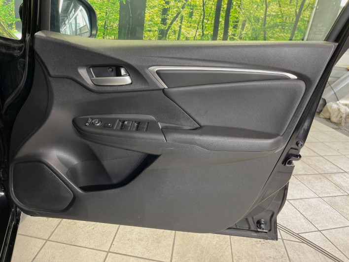 2017 Honda Fit Hybrid DAA-GP5 (UW-69f6bbff0baef)[18]