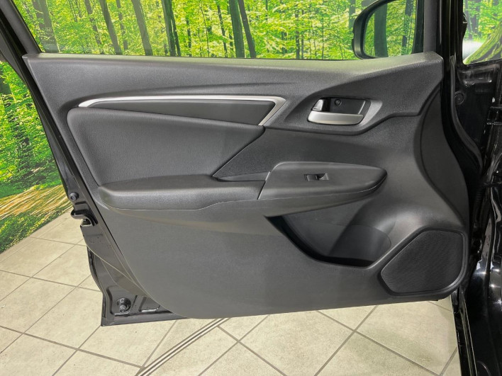 2017 Honda Fit Hybrid DAA-GP5 (UW-69f6bbff0baef)[13]