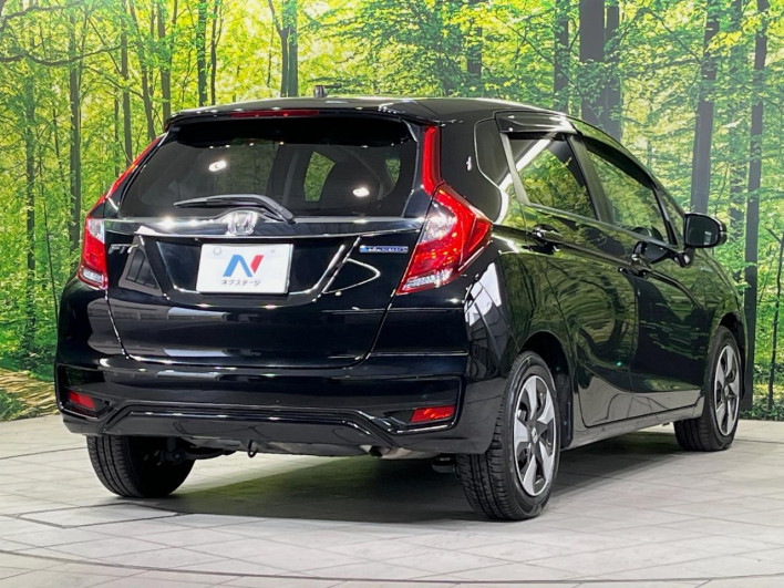 2017 Honda Fit Hybrid DAA-GP5 (UW-69f6bbff0baef)[5]