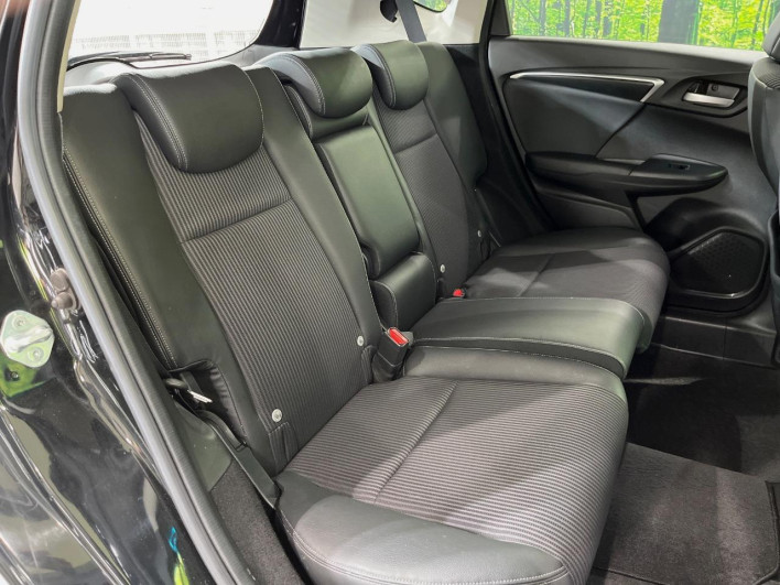 2017 Honda Fit Hybrid DAA-GP5 (UW-69f6bbff0baef)[15]