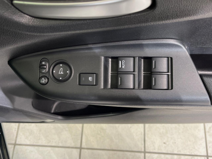 2017 Honda Fit Hybrid DAA-GP5 (UW-69f6bbff0baef)[19]