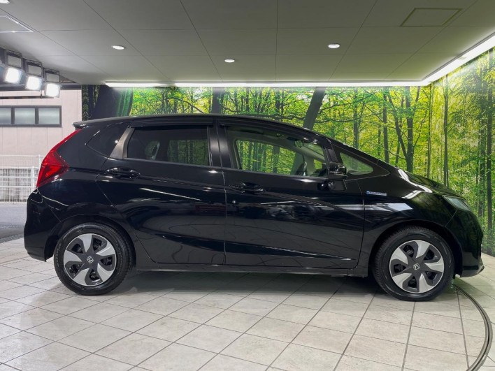 2017 Honda Fit Hybrid DAA-GP5 (UW-69f6bbff0baef)[4]