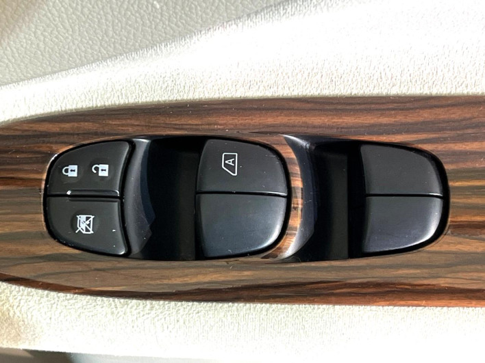 2014 Nissan Serena DAA-HC26 (UW-69f6bc13cd041)[8]