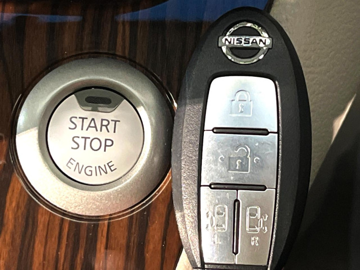 2014 Nissan Serena DAA-HC26 (UW-69f6bc13cd041)[21]