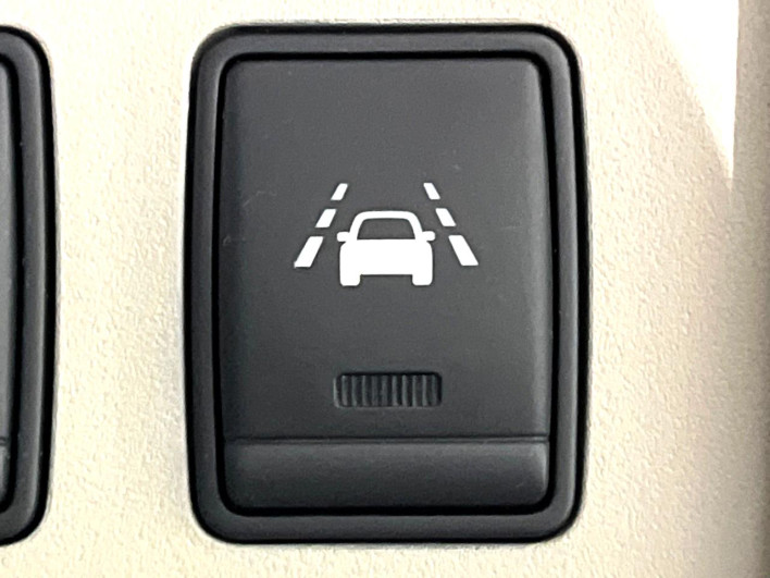 2014 Nissan Serena DAA-HC26 (UW-69f6bc13cd041)[17]