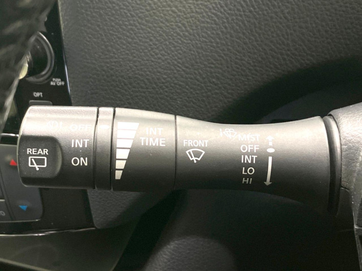 2015 Nissan Serena DAA-HFC26 (UW-69f6bc1849160)[29]