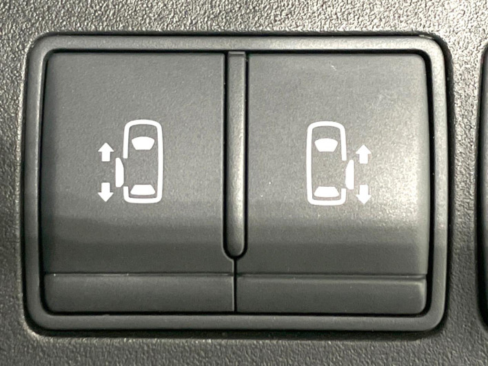 2015 Nissan Serena DAA-HFC26 (UW-69f6bc1849160)[15]