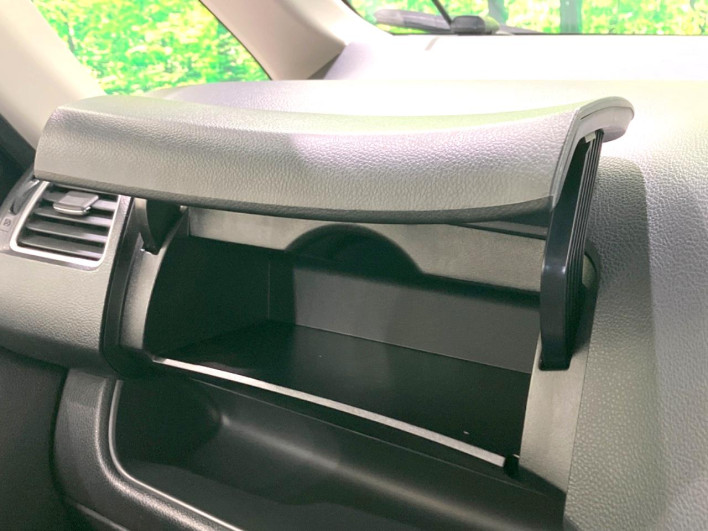 2015 Nissan Serena DAA-HFC26 (UW-69f6bc1849160)[23]