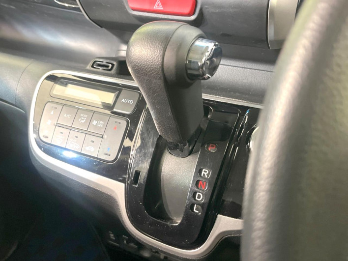 2016 Honda N-BOX CUSTOM DBA-JF1 (UW-69f6bc26c421c)[17]