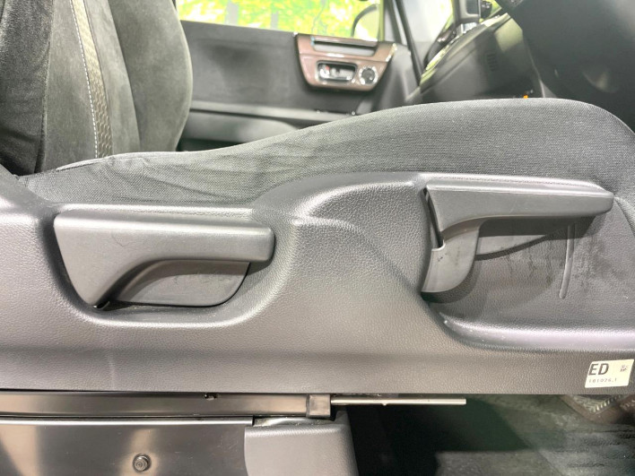 2018 Honda N-BOX CUSTOM DBA-JF3 (UW-69f6bc29a1121)[24]