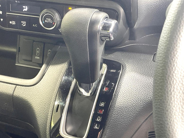 2018 Honda N-BOX CUSTOM DBA-JF3 (UW-69f6bc29a1121)[26]