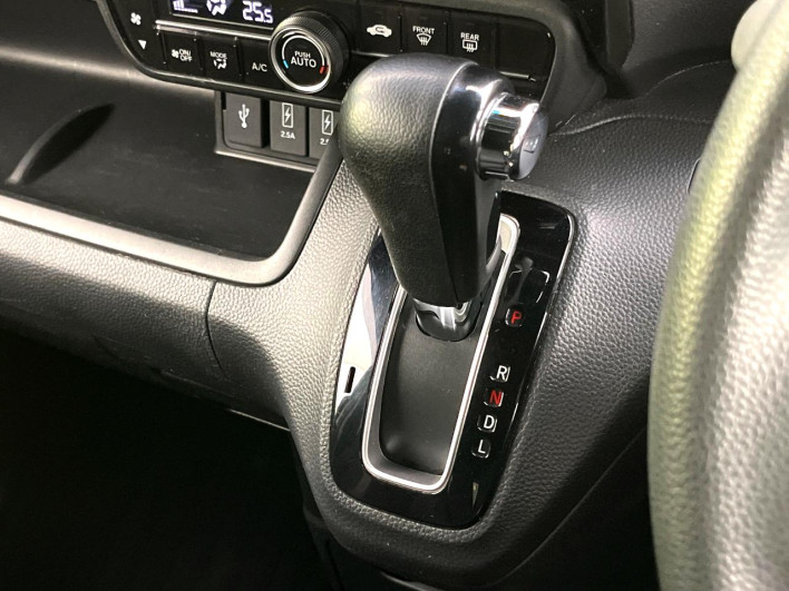 2018 Honda N-BOX CUSTOM DBA-JF3 (UW-69f6bc29a5f12)[19]