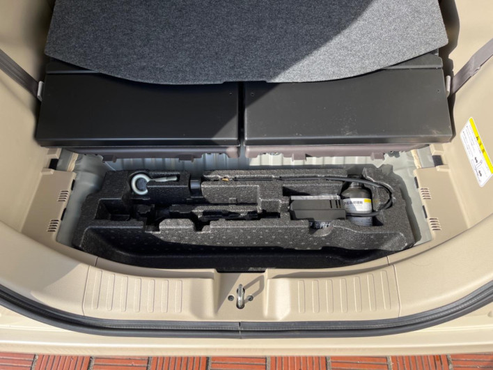 2019 Honda N-BOX DBA-JF3 (UW-69f6bc2b8da79)[22]