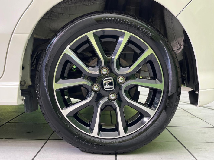 2018 Honda N-BOX CUSTOM DBA-JF3 (UW-69f6bc2d169af)[19]