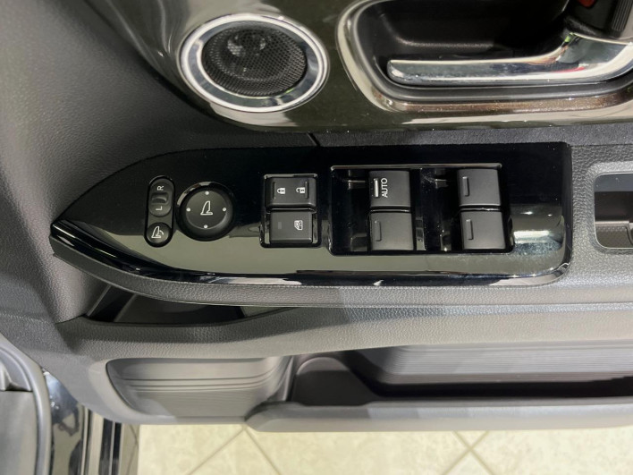 2018 Honda N-BOX CUSTOM DBA-JF3 (UW-69f6bc2d32368)[19]