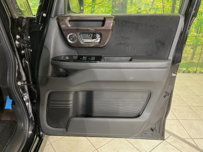 2018 Honda N-BOX CUSTOM DBA-JF3 (UW-69f6bc2d32368)[18]