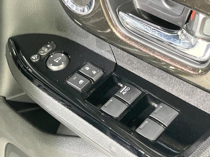 2019 Honda N-BOX CUSTOM DBA-JF3 (UW-69f6bc2d9a575)[9]