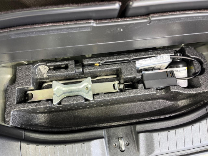 2019 Honda N-BOX CUSTOM DBA-JF4 (UW-69f6bc336f6b5)[27]