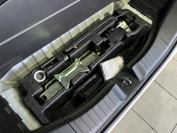 2019 Honda N-BOX CUSTOM DBA-JF4 (UW-69f6bc3406e08)[28]