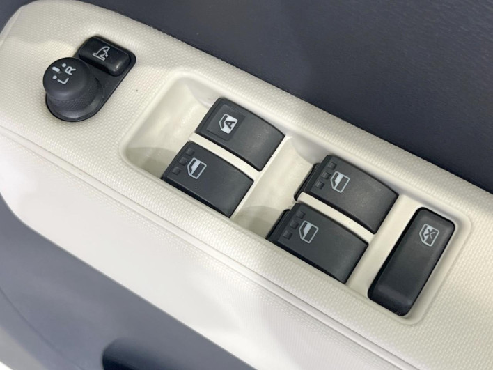 2017 Daihatsu Mira Cocoa DBA-L675S (UW-69f6bc4c9a8c4)[23]