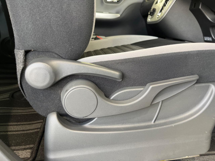 2015 Daihatsu Cast DBA-LA250S (UW-69f6bc4edb19e)[26]