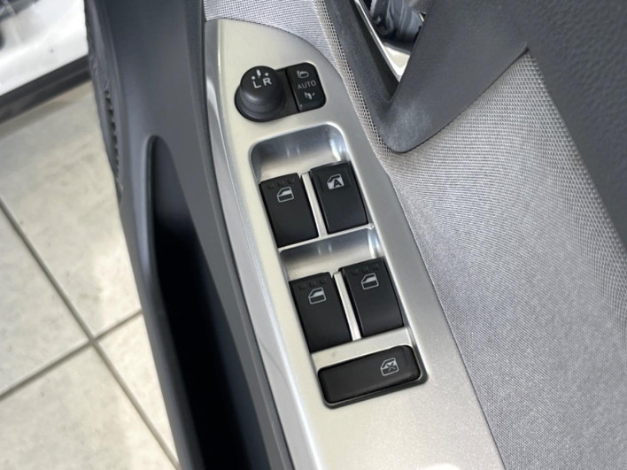 2015 Daihatsu Cast DBA-LA250S (UW-69f6bc4edb19e)[25]