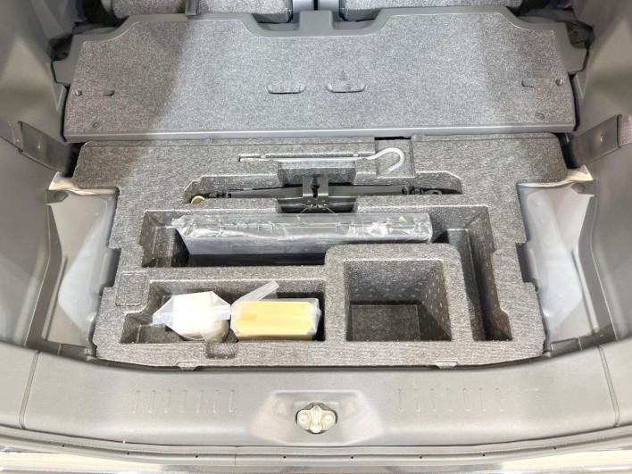 2018 Daihatsu Tanto DBA-LA600S (UW-69f6bc5e81d62)[24]