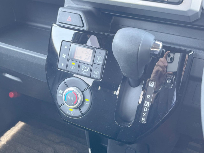 2022 Toyota Pixis Mega 4BA-LA700A (UW-69f6bc65ce61d)[6]