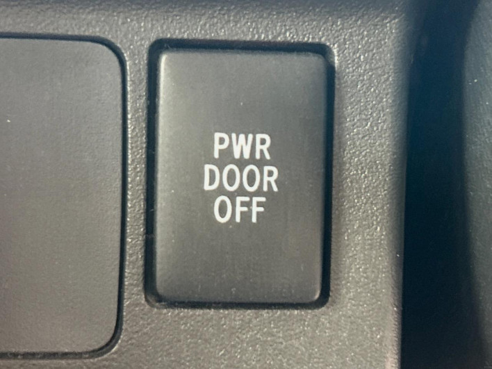 2016 Daihatsu Wake DBA-LA700S (UW-69f6bc66d6f89)[28]